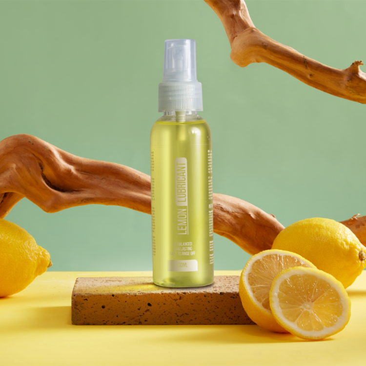 Water-based lemon lubricant 100 ml bottle with clear spray pump cap