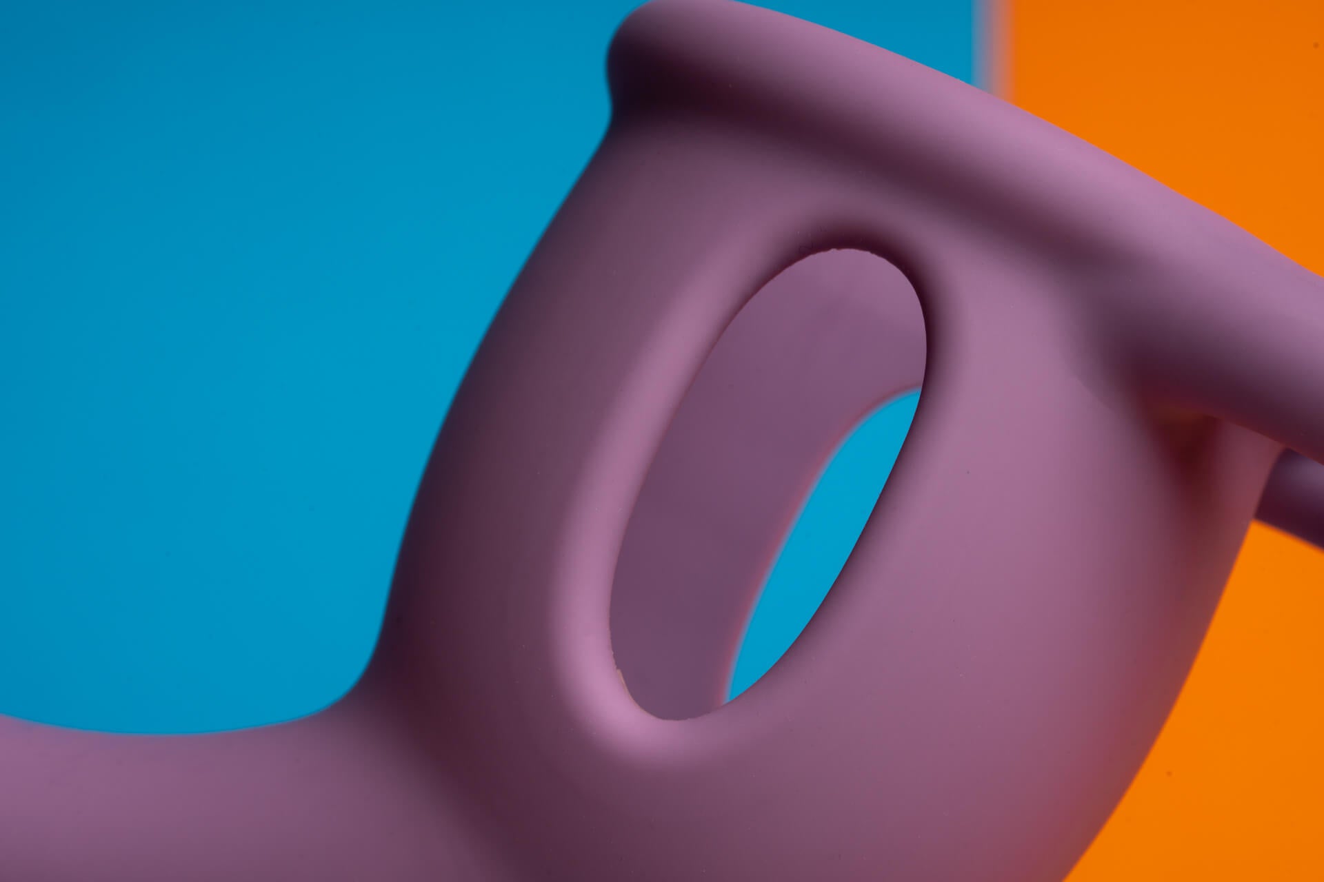 Clever holes in the attachments to avoid vacuum for easy removal from the wand vibrator.
