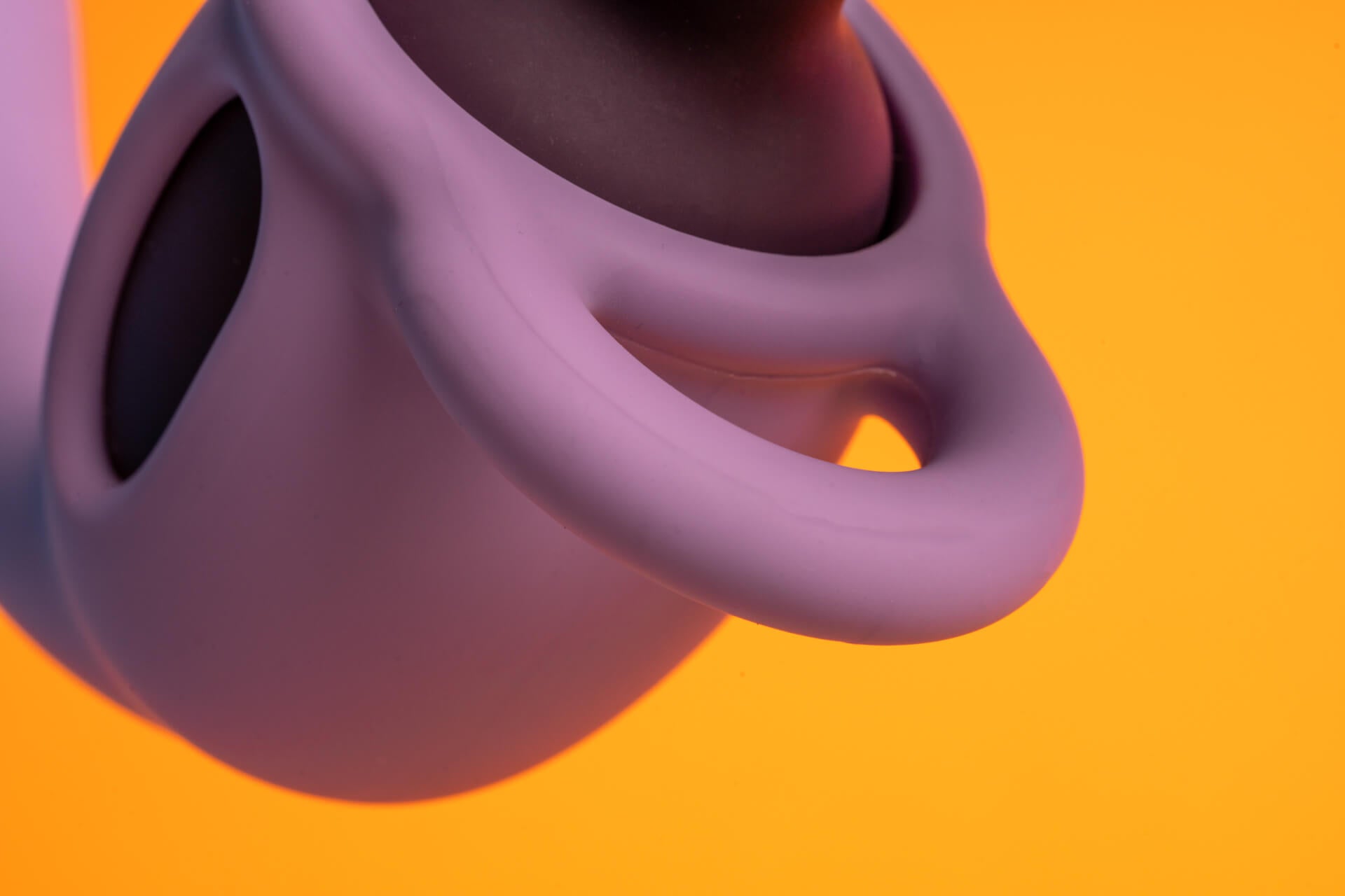 Easy pull ring for easy removal of attachments from the accessible wand vibrator.