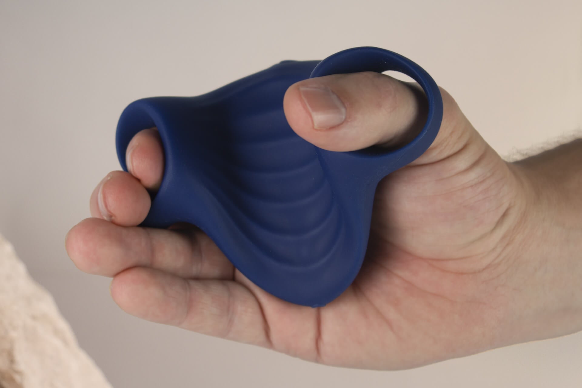 palm masturbator showing hand scale