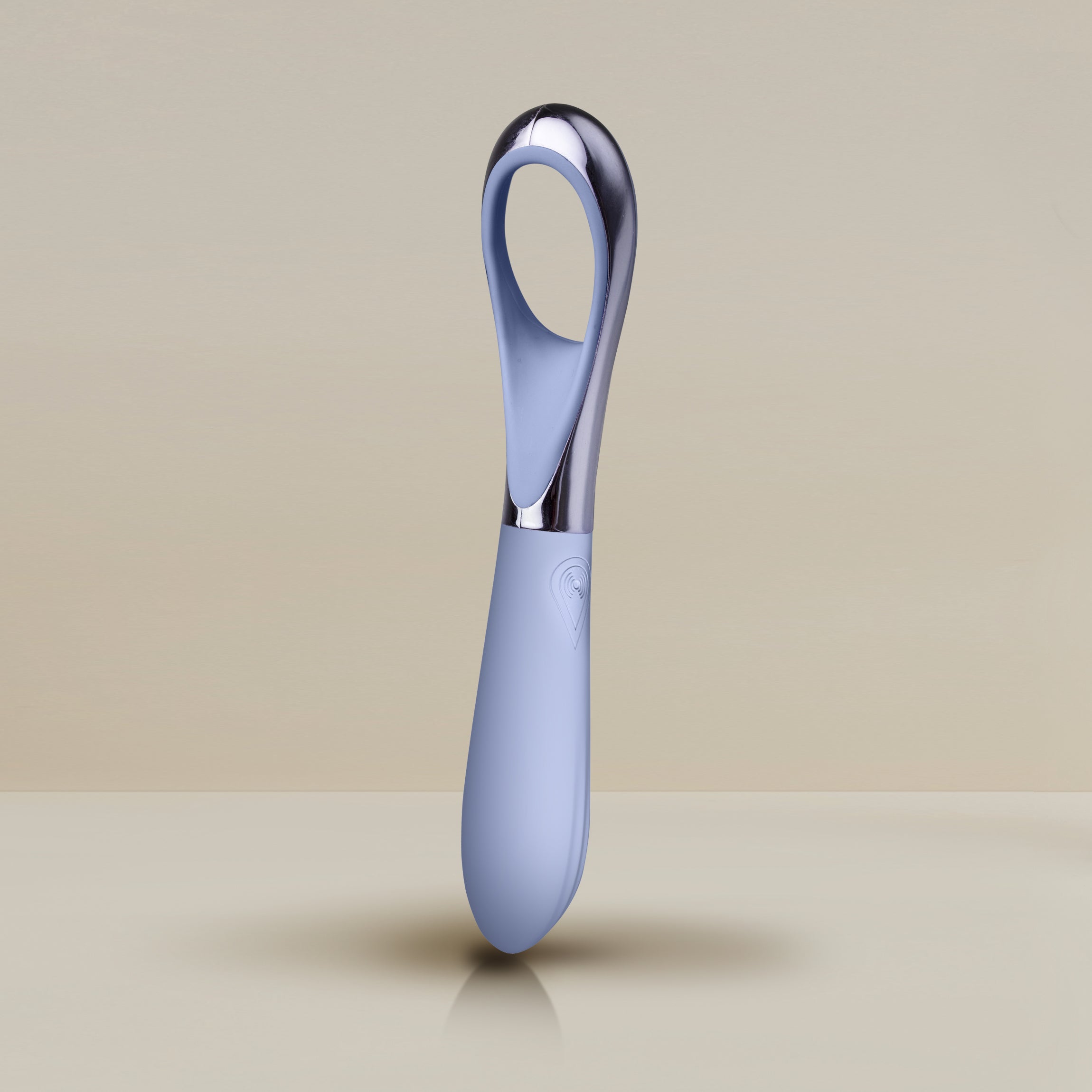 Blue and silver Niya Finger Vibe on a beige background