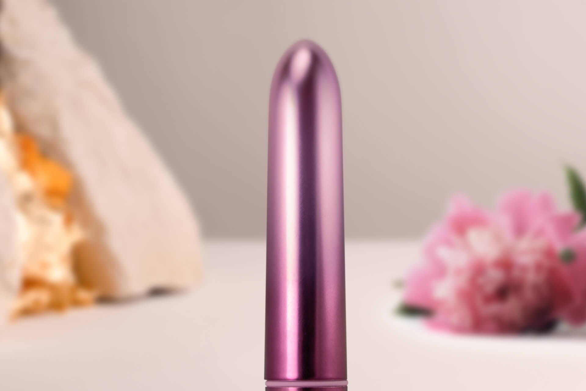 Boudoir Bullet by Rocks Off - Parlour Prince - Purple ombred bullet close up of tip